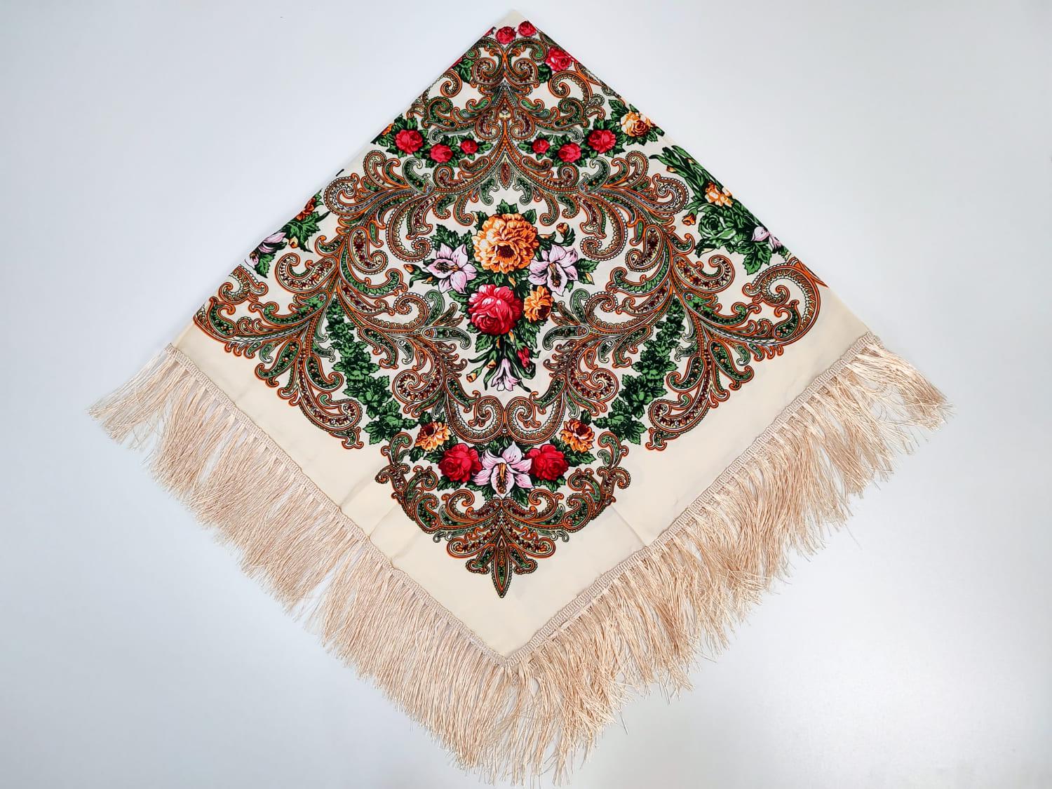 Платок в народном стиле Букет цветов 120х120 см Молочный М13 (29416903)