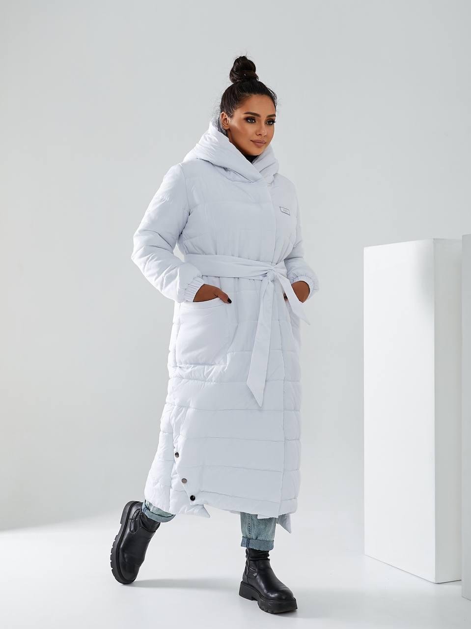 Пуховик длинный Aiza на поясе кнопках молнии и с капюшоном А032 р. 54-56 Белый - фото 3