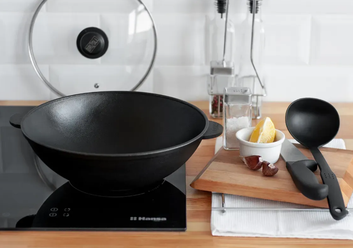 Сковорода чугунная Brizoll WOK со стеклянной крышкой 4,7 л (W30-6) - фото 8 Сковорода чугунная Brizoll WOK со стеклянной крышкой 4,7 л (W30-6) - фото 8