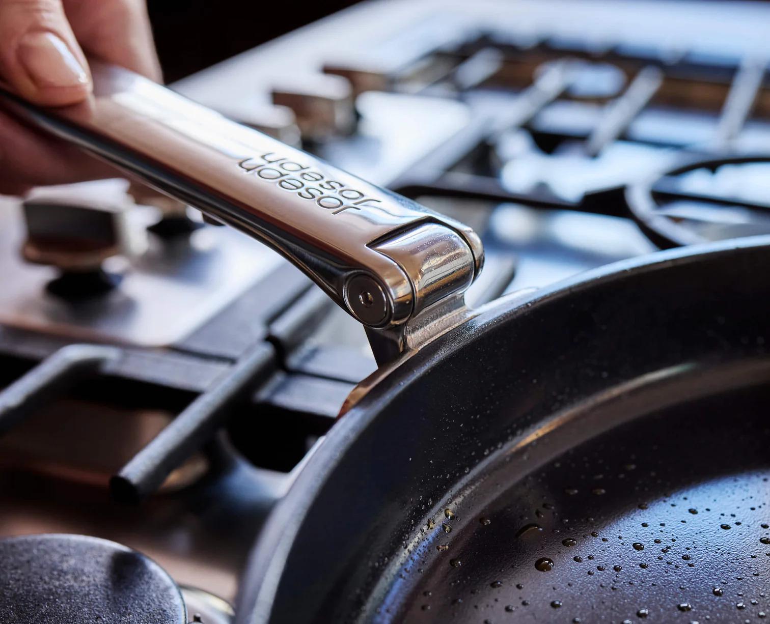 Сковорода Joseph Joseph Space Steel 24 см (1000058) - фото 6 Сковорода Joseph Joseph Space Steel 24 см (1000058) - фото 6