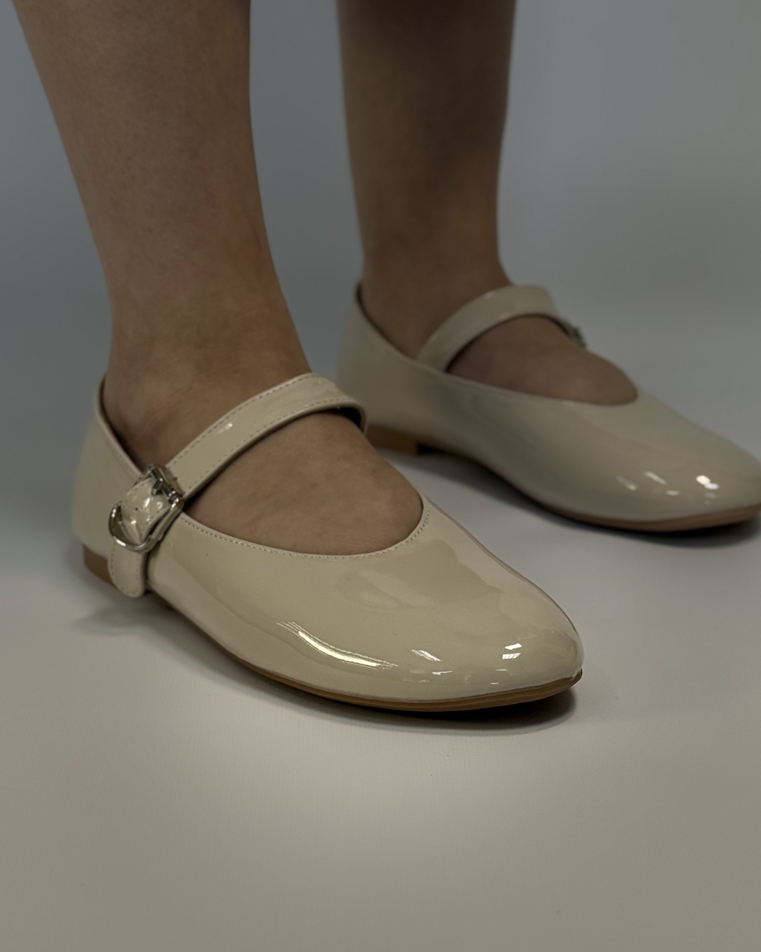 Балетки жіночі Meideli лакована штучна шкіра на ремінці пласка підошва р. 36 23 см Бежевий