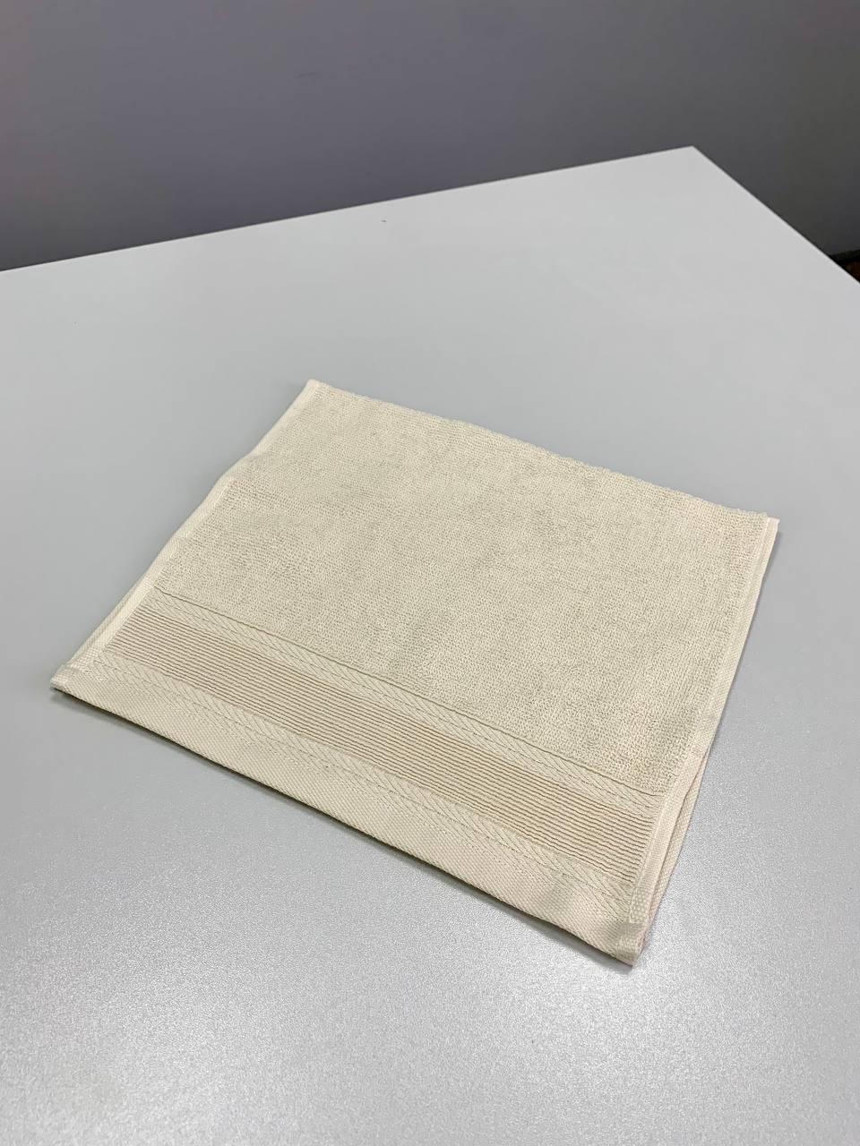 Полотенце махровое с бордюром 400г/м2 30х50 см Молочный (9890546) - фото 1 Полотенце махровое с бордюром 400г/м2 30х50 см Молочный (9890546) - фото 1