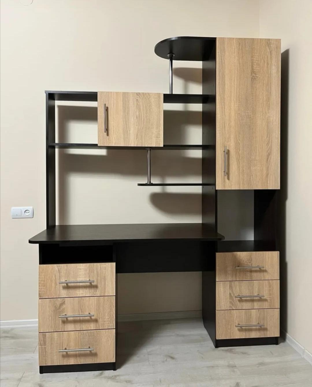 Стіл комп'ютерний письмовий Light-12 з надбудовою тумбою і поличками Венге/Дуб сонома