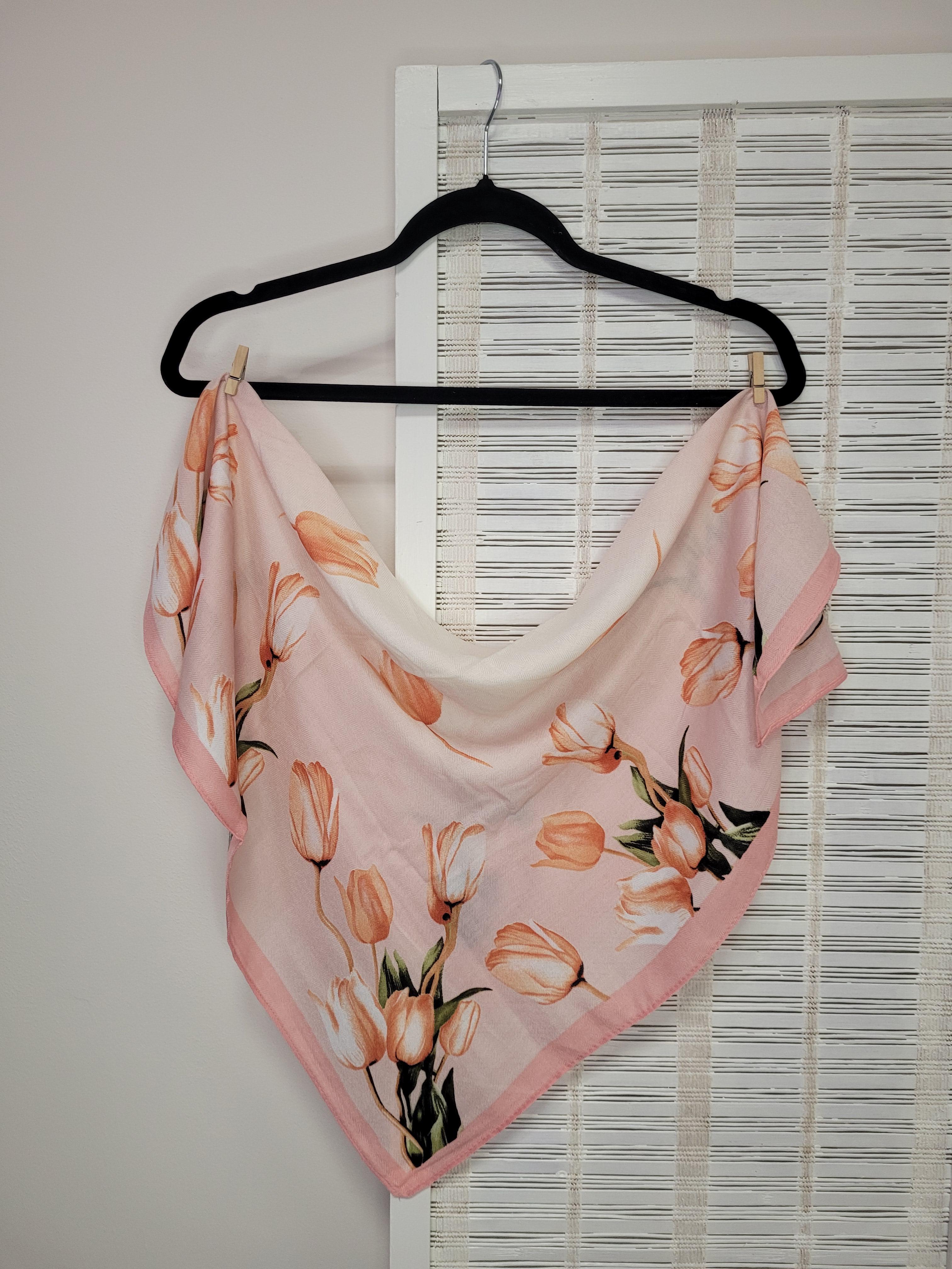 Хустка жіноча шийна з віскози Тюльпани 70х70 см Світло-рожевий Персиковий (009981)