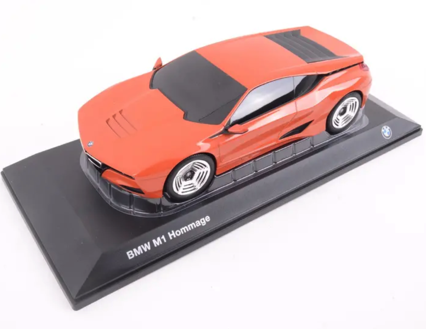 Модель автомобиля 1:18 BMW M1 Hommage (80432413752)
