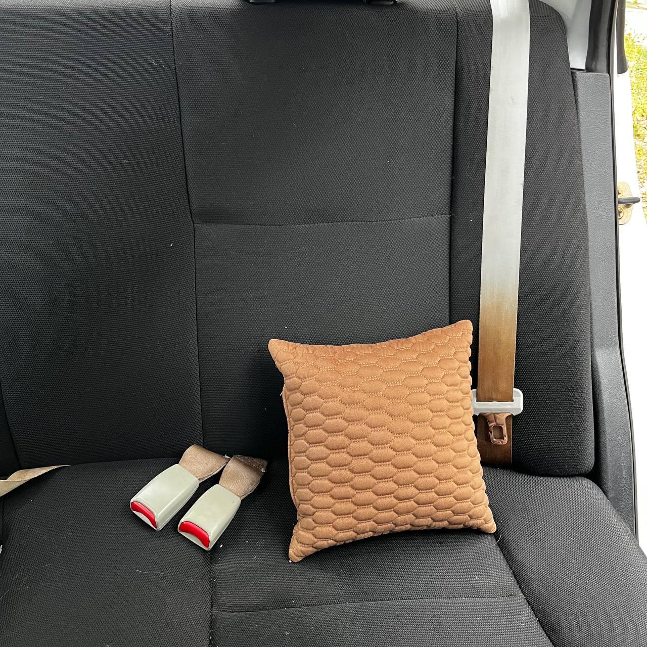 Подушка под голову в машину из алькантары 30х30 см Бежевый (24167329) - фото 1 Подушка под голову в машину из алькантары 30х30 см Бежевый (24167329) - фото 1