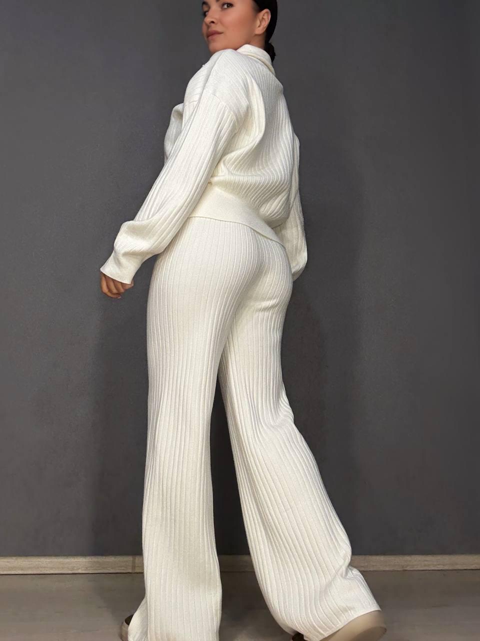 Костюм женский Joy One 376 вязаный в рубчик с кофтой на молнии и брюками палаццо OS Молочный (5601) - фото 5 Костюм женский Joy One 376 вязаный в рубчик с кофтой на молнии и брюками палаццо OS Молочный (5601) - фото 5