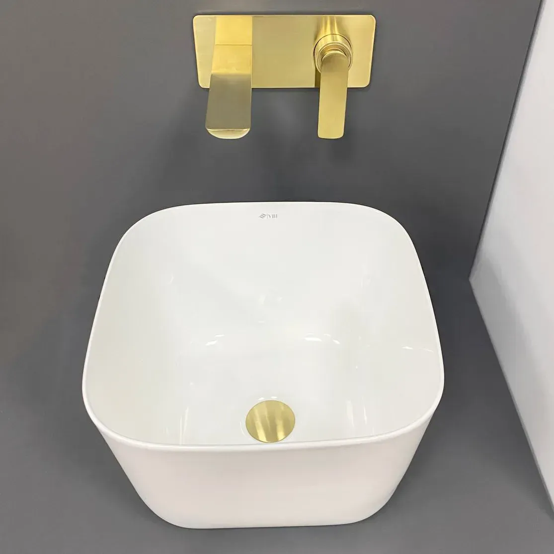 Умывальник накладной VBI DEMONTE WHITE 365x360 мм (VBI-016602) Умывальник накладной VBI DEMONTE WHITE 365x360 мм (VBI-016602)