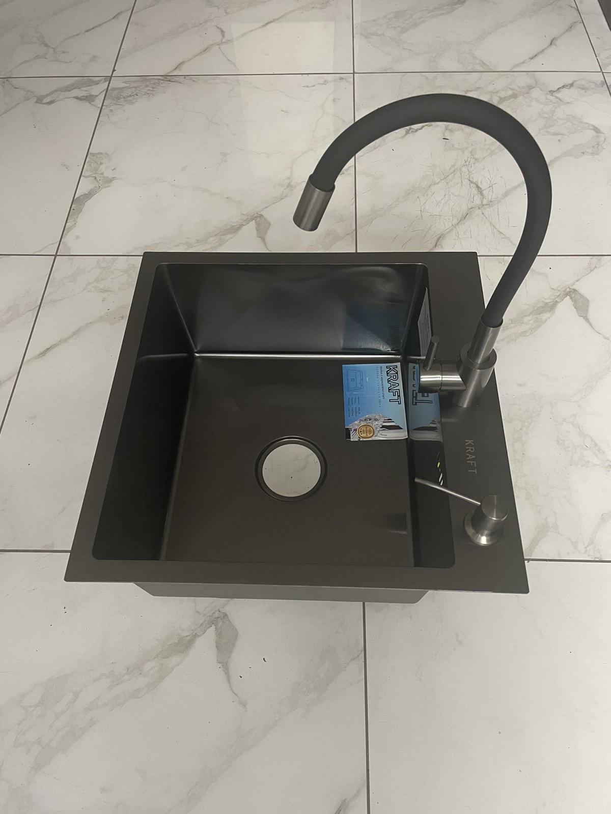 Мойка кухонная Kraft 5050 PVD Черный/гибкий кран Kraft из нержавеющей стали - фото 2 Мойка кухонная Kraft 5050 PVD Черный/гибкий кран Kraft из нержавеющей стали - фото 2