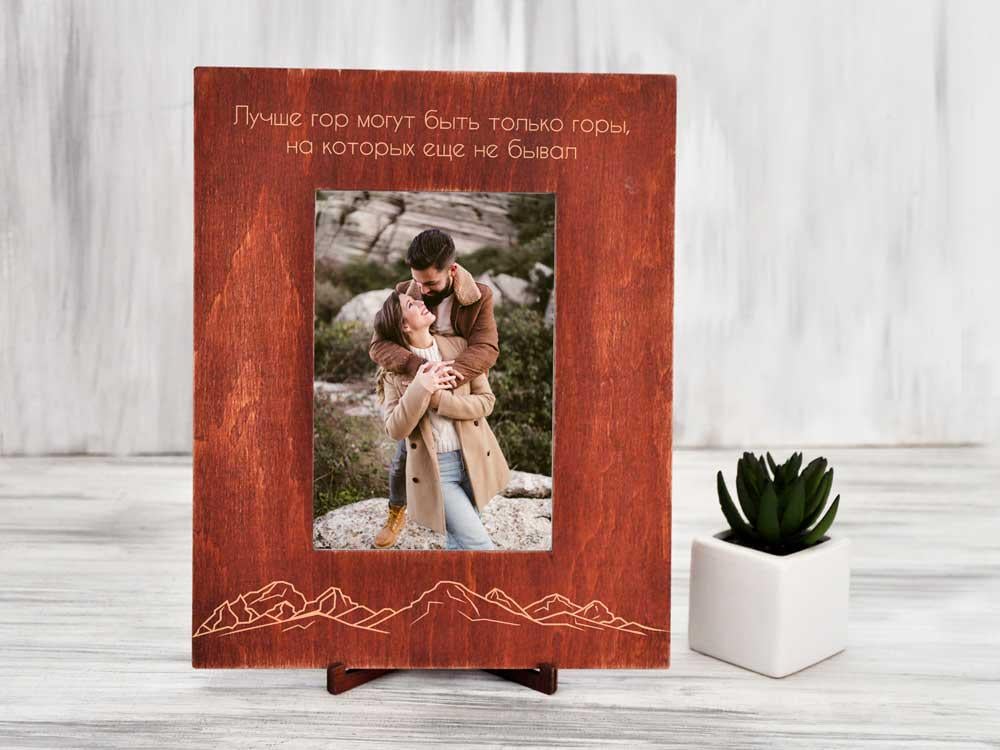 Деревянная рамка для фотографий WoodPresentStudio Горы 15х21 вертикальная Красное дерево