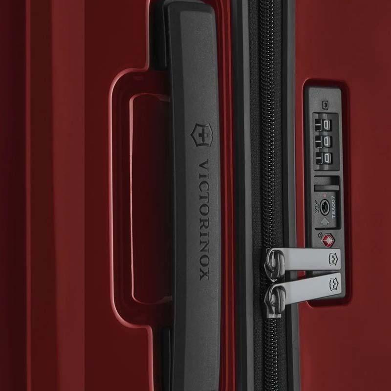 Чемодан на 4 колесах Victorinox Travel Airox L 98 л Red (Vt612510) - фото 7