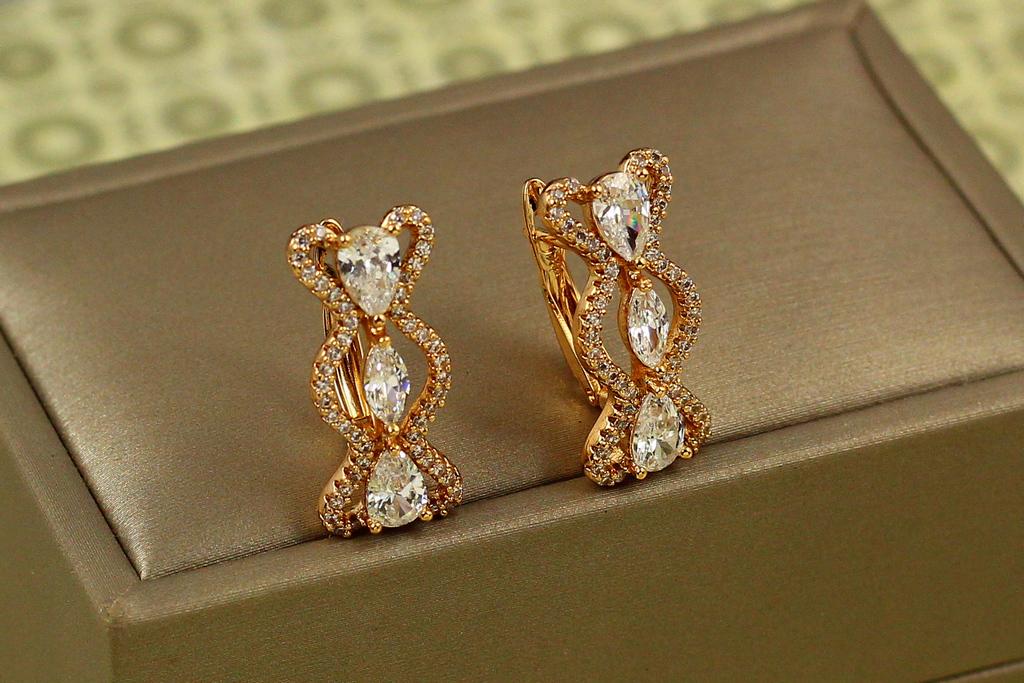 Серьги Xuping Jewelry зыб с белыми камнями 2,2 см Золотистый (26286479)
