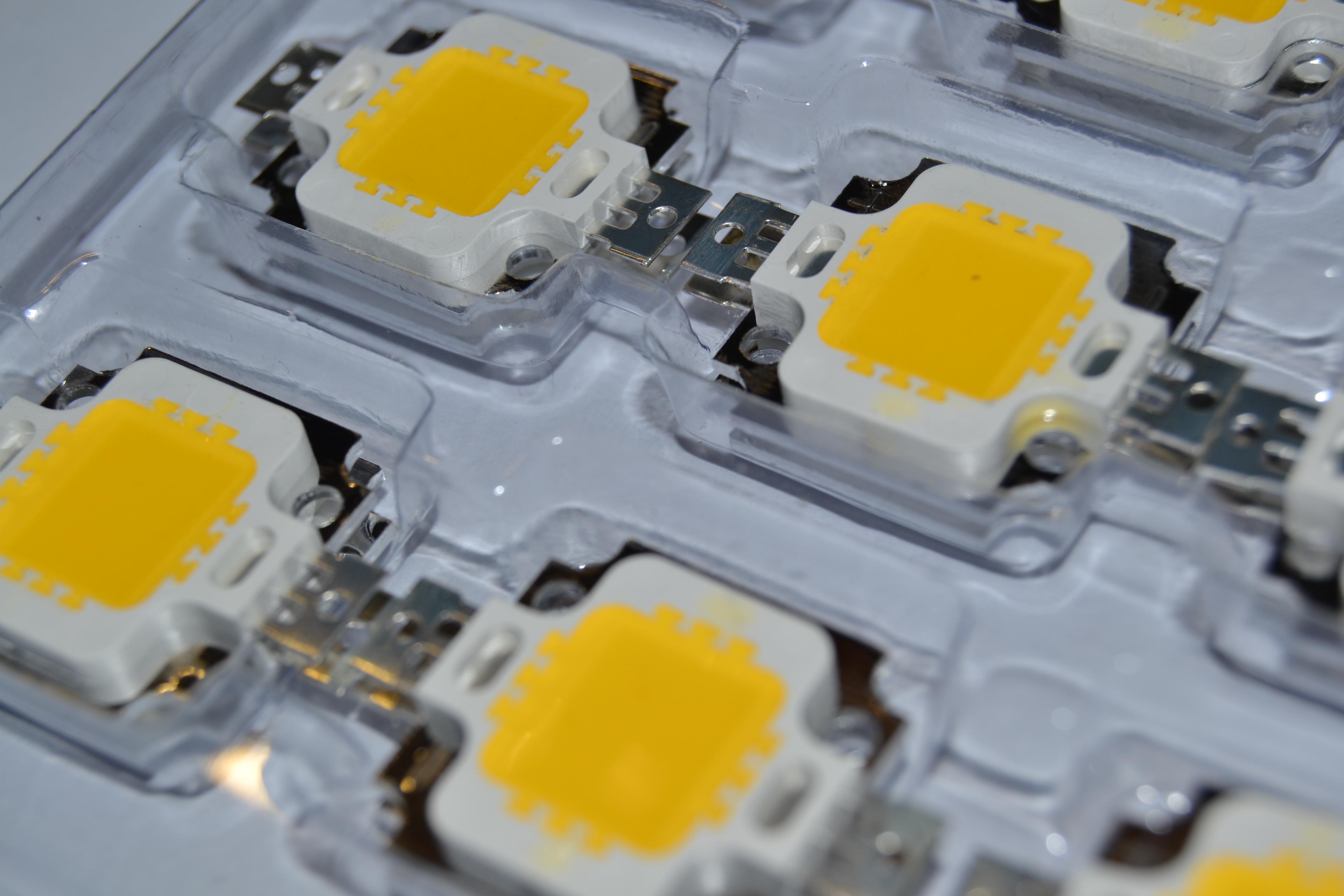 Світлодіодна матриця 9-12 В 10 Вт Теплий білий - фото 2 Світлодіодна матриця 9-12 В 10 Вт Теплий білий - фото 2