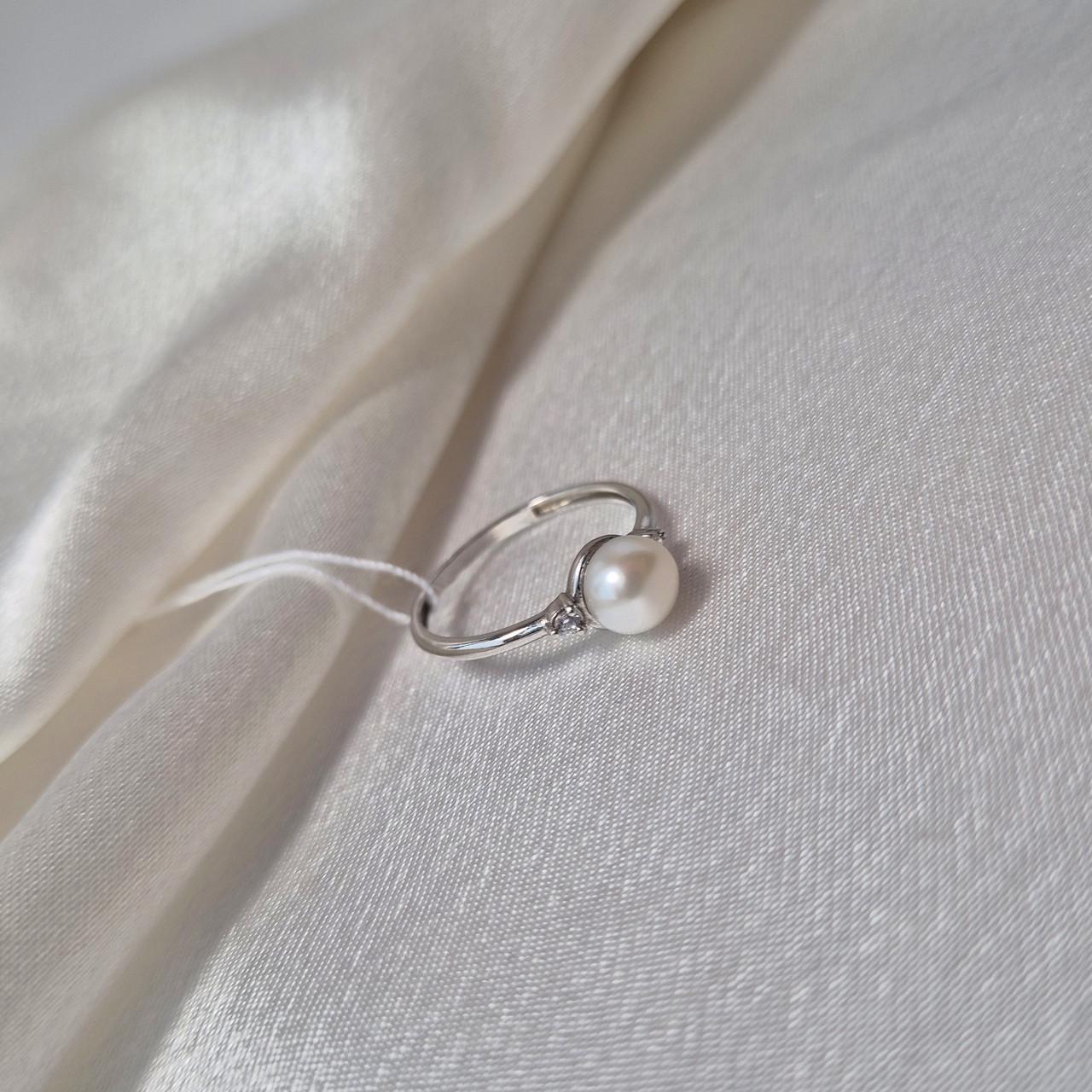 Каблучка із білою перлиною срібло 925 проби родоване 1,42 г р. 17,5 (81159б) - фото 4 Каблучка із білою перлиною срібло 925 проби родоване 1,42 г р. 17,5 (81159б) - фото 4