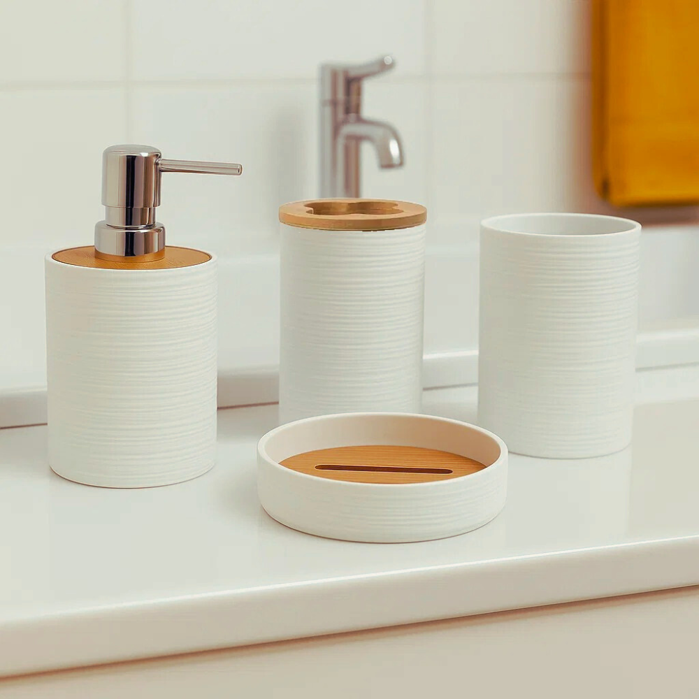 Набор аксессуаров для ванной комнаты и душа 4в1 дозатор для мыла мыльница и стаканы пластиковый Белый