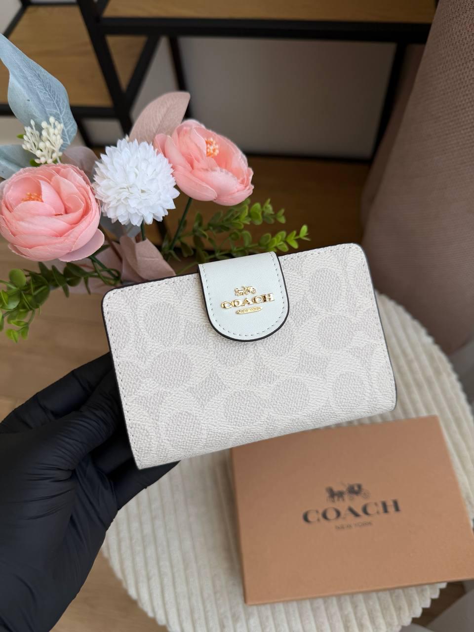 Гаманець Coach medium corner zip wallet натуральна шкіра