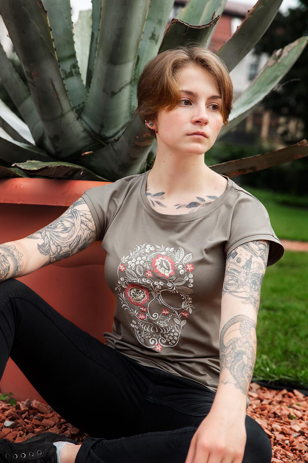 Футболка с вышивкой BATIAR Петриковский череп XL Хаки - фото 2 Футболка с вышивкой BATIAR Петриковский череп XL Хаки - фото 2