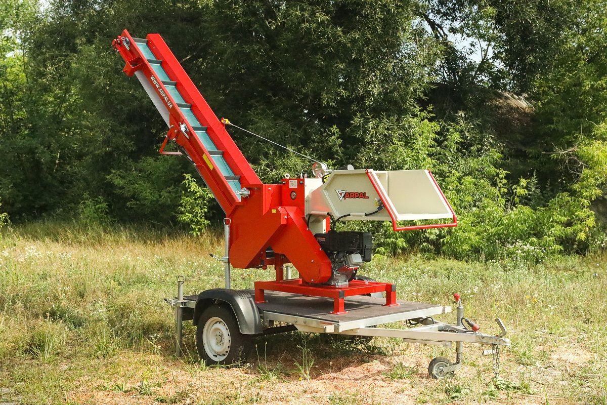 Подрібнювач гілок Arpal на шматки дров з бензиновим двигуном на причепі (АМ-120БД-К) - фото 6 Подрібнювач гілок Arpal на шматки дров з бензиновим двигуном на причепі (АМ-120БД-К) - фото 6