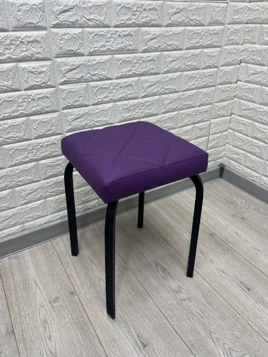 Табурет кухонний Tutti Lux в чорному каркасі 30х30х45 см Фіолетовий (28374675)