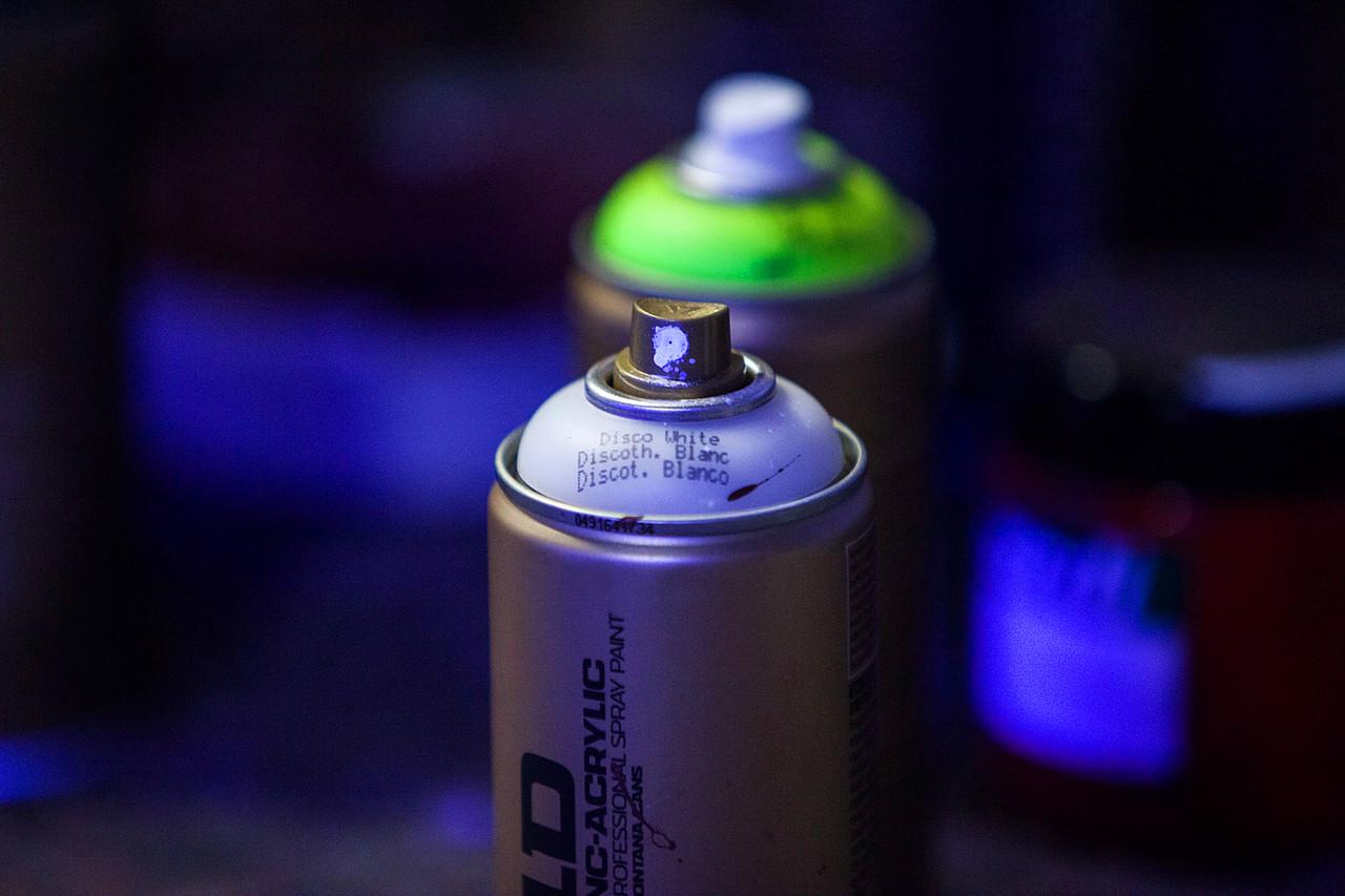 Краска акриловая флуоресцентная Montana Gold Fluorescent 400 мл аэрозоль F3000 Fire Red - фото 2 Краска акриловая флуоресцентная Montana Gold Fluorescent 400 мл аэрозоль F3000 Fire Red - фото 2