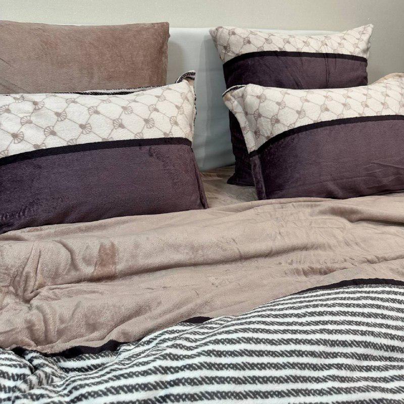 Комплект постельного белья велюровый с рисунком с 4 наволочками евро 200x230 см Фиолетово-кофейный (29225208) - фото 5 Комплект постельного белья велюровый с рисунком с 4 наволочками евро 200x230 см Фиолетово-кофейный (29225208) - фото 5