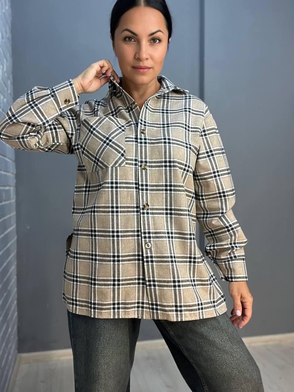 Рубашка женская Ariadna 8052 клетчатая оверсайз разрезы по бокам OS Бежевый (2610)