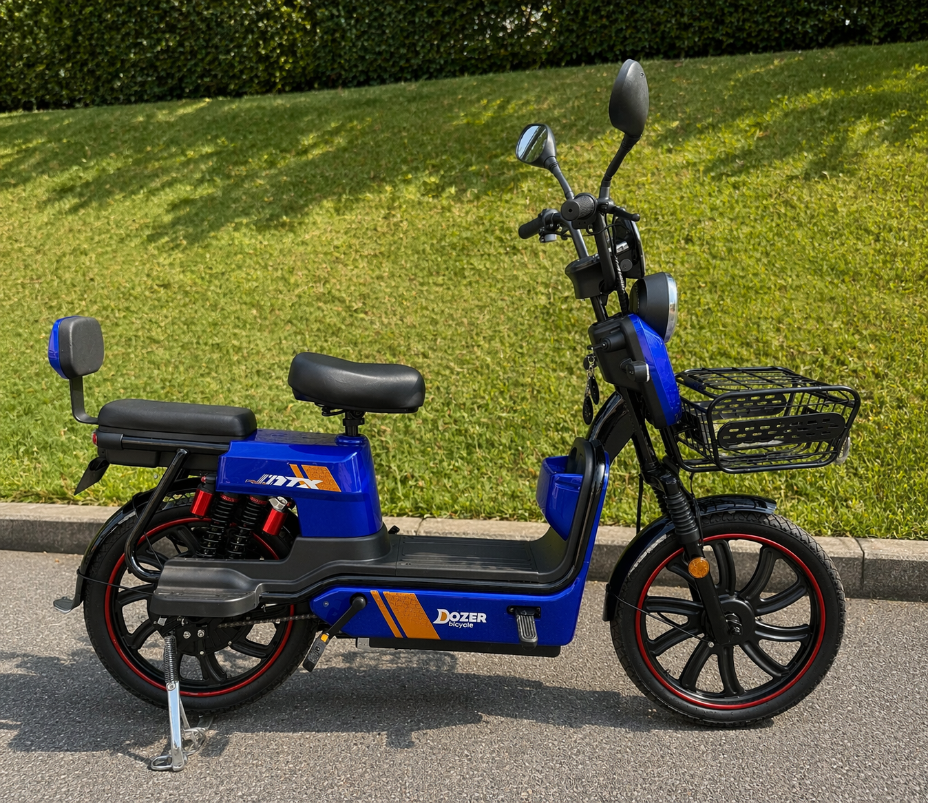 Электроскутер DOZER D-500 для взрослых двухместный 800 вт с педалями запас хода до 50 км.