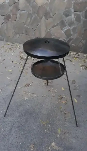 Набір сковорода з диска борони 40 см на високих ніжках з підвіскою для вогню кришкою та чохлом - фото 4