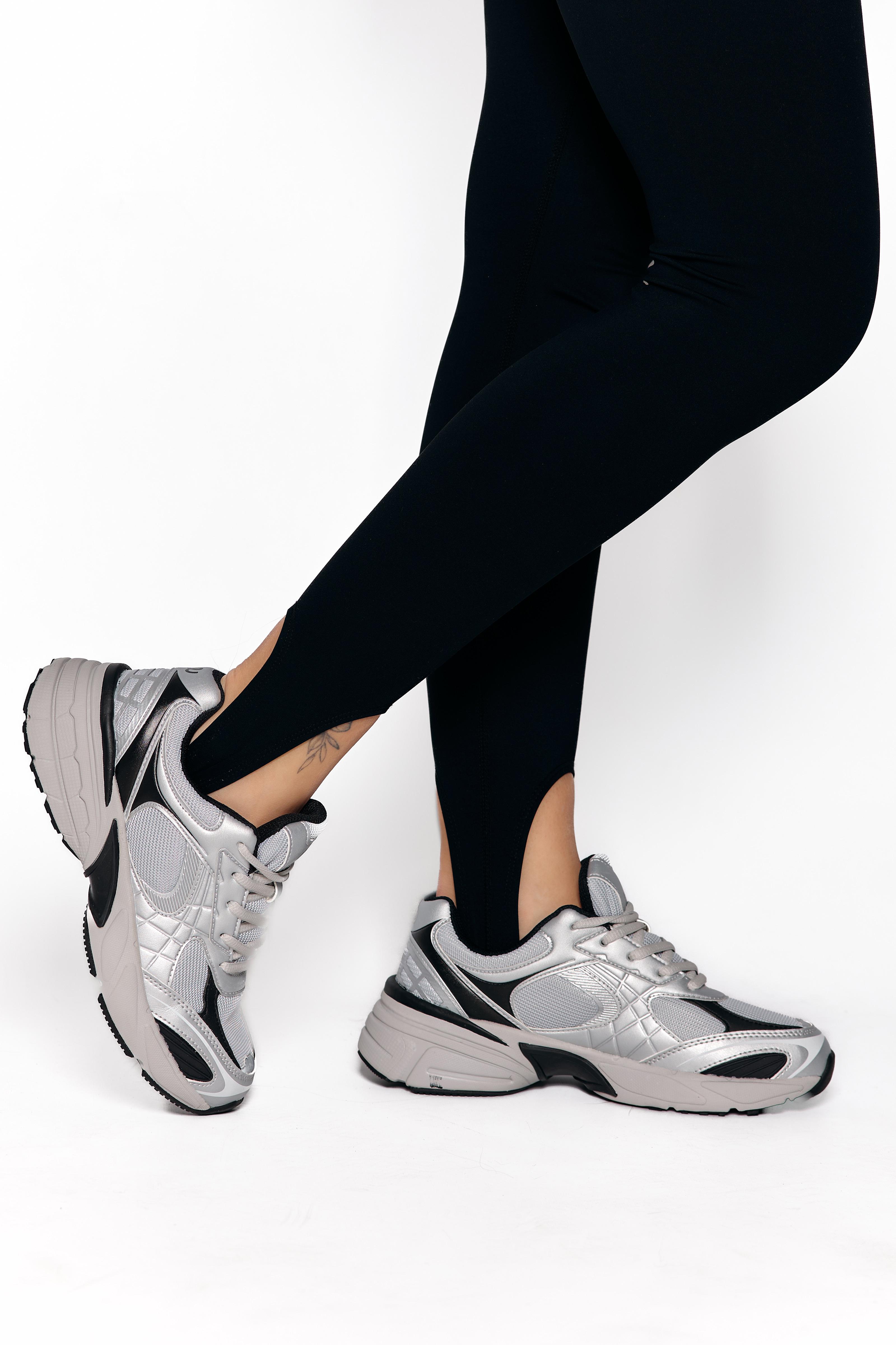 Кроссовки женские Where Uwear 347034 р. 36 Серебряный (347034_36)