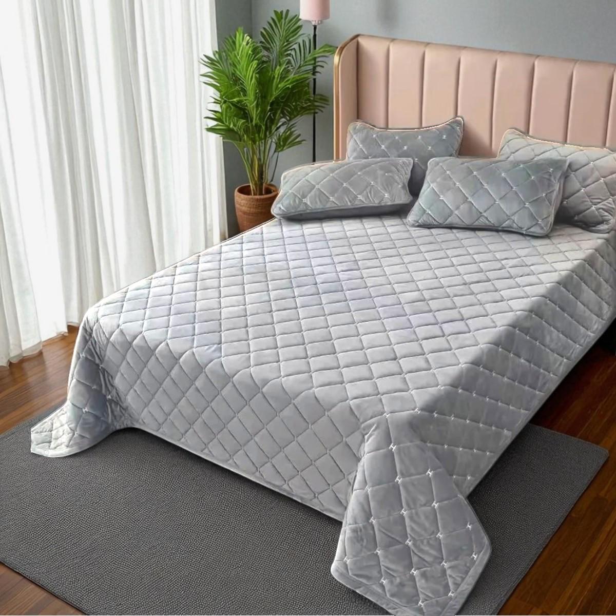 Покривало велюрове стьобане Koloco Ромби гіпоалергенне євро 220х240 см Світло-сірий (41904) - фото 1 Покривало велюрове стьобане Koloco Ромби гіпоалергенне євро 220х240 см Світло-сірий (41904) - фото 1