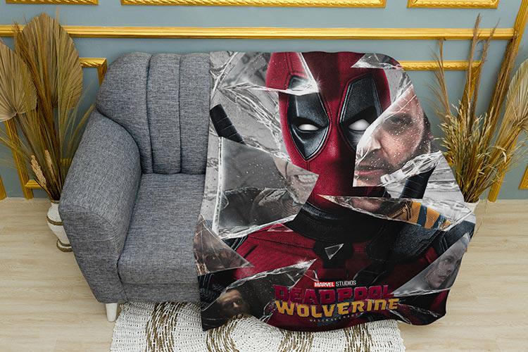 Плед Deadpool vs Wolverine Broken glass Movie плюш двухслойный 150х210 см (113411-3)