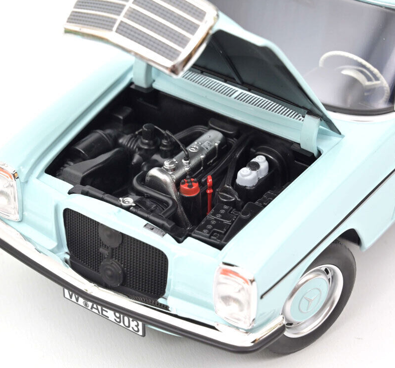 Модель автомобиля Norev 1:18 Mercedes-Benz 200/8 W115 Limousine Light Blue (183777) - фото 3 Модель автомобиля Norev 1:18 Mercedes-Benz 200/8 W115 Limousine Light Blue (183777) - фото 3