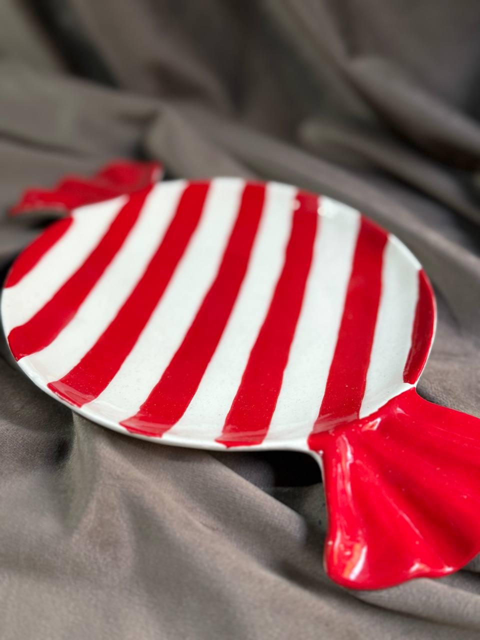 Тарілка десертна новорічна YIWU CR-1-25 порцелянова 15,5 см (CR-1-25) - фото 2 Тарілка десертна новорічна YIWU CR-1-25 порцелянова 15,5 см (CR-1-25) - фото 2