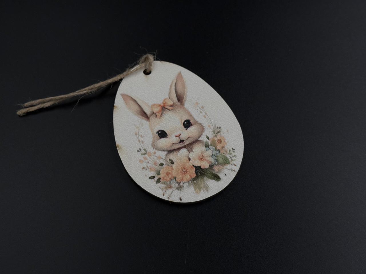 Заготовка-подвеска для рукоделия Пасхальное яйцо с принтом зайчик под декупаж и роспись 8х6 см Разноцветный (XV-013) - фото 3