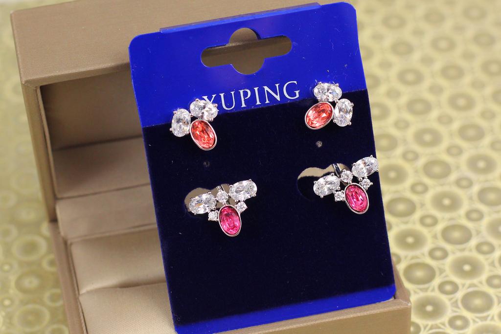 Серьги гвоздики Xuping Jewelry Сваровские матрешки с розовыми яркими камнями 2,6 см Серебристый (31500616)