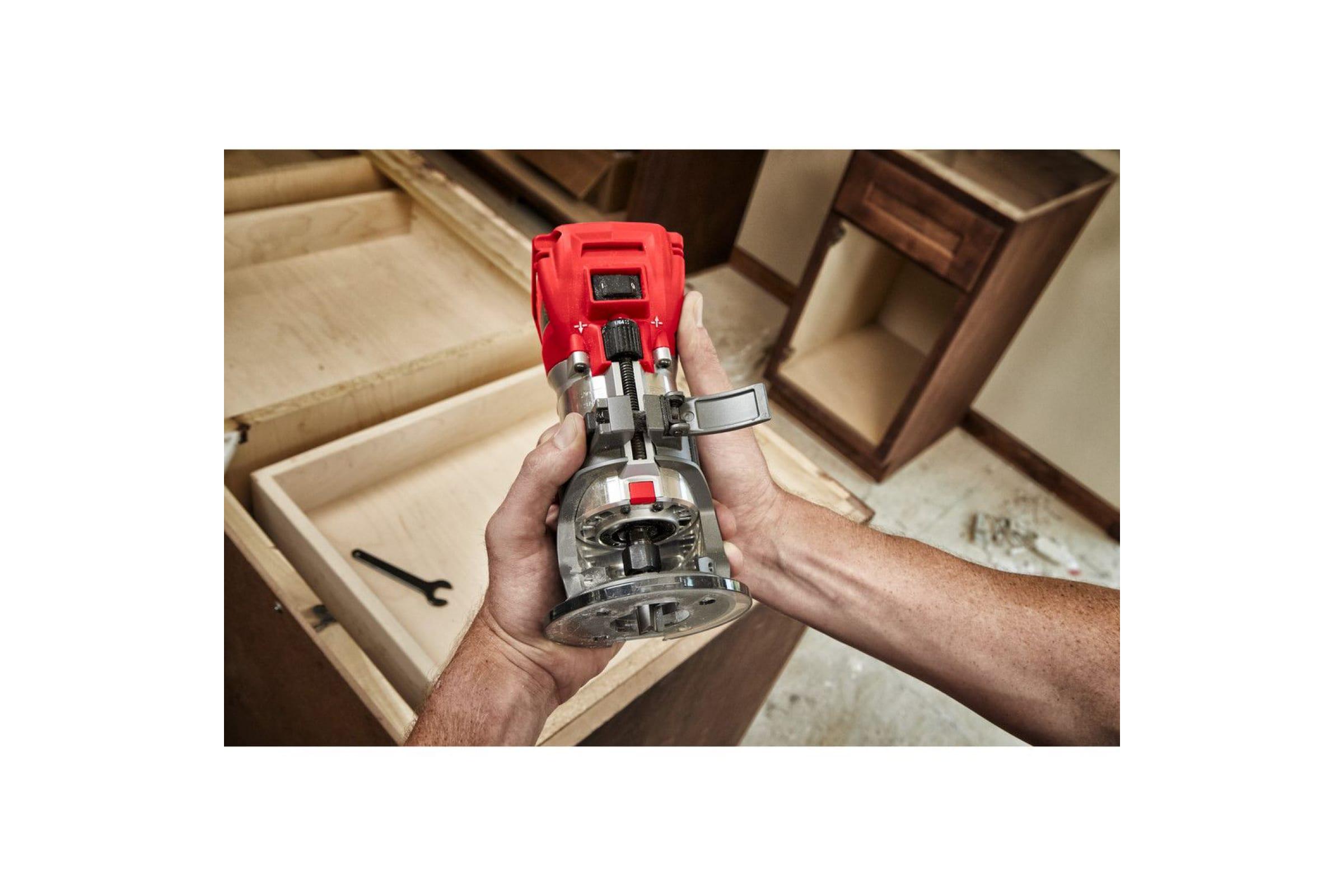 Кромочный фрезер Milwaukee M18 FTR8-0X (4933479073) - фото 4 Кромочный фрезер Milwaukee M18 FTR8-0X (4933479073) - фото 4