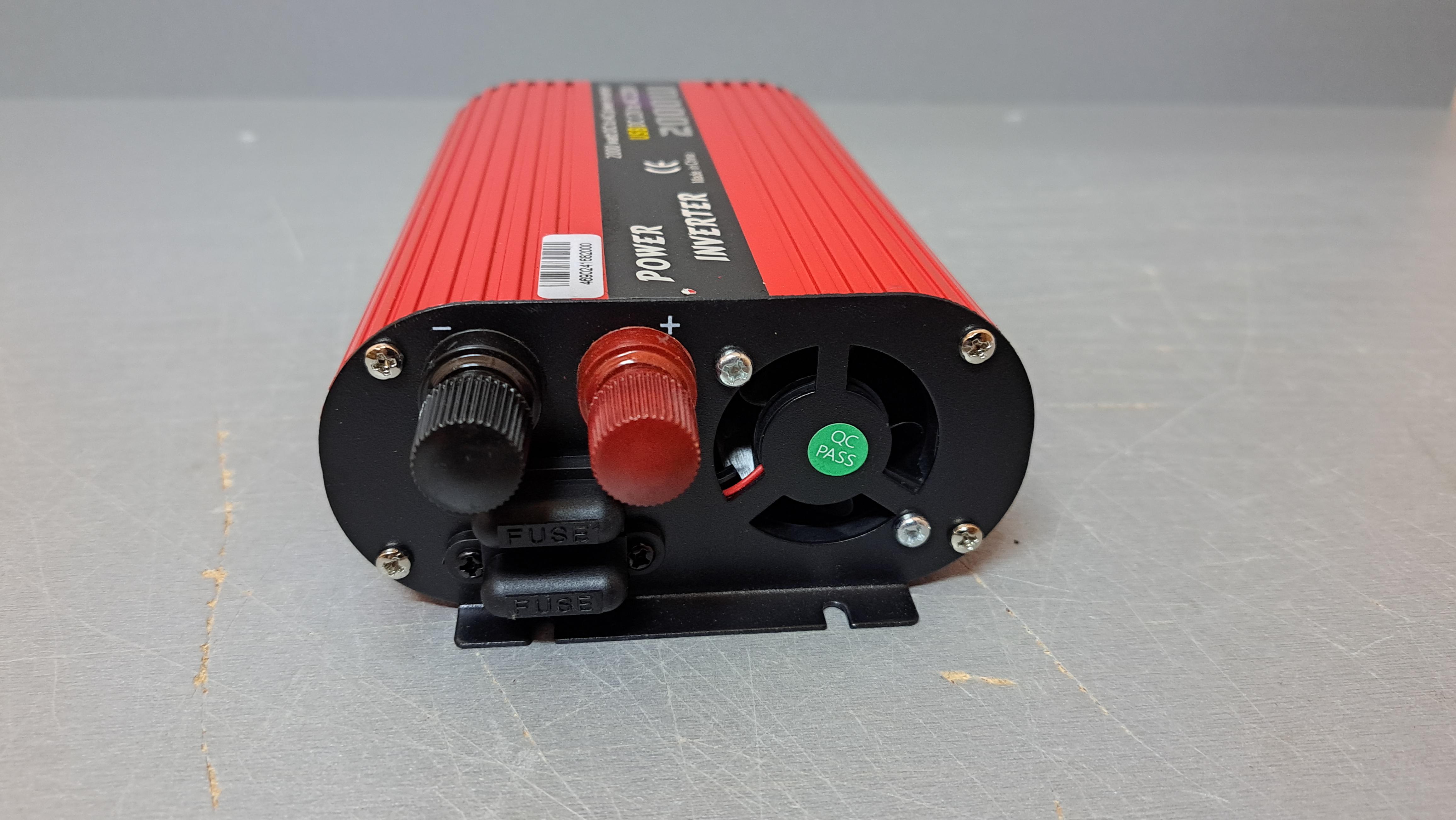 Преобразователь напряжения WIMPEX 12-220V 2000W с сдвоенным USB - фото 4 Преобразователь напряжения WIMPEX 12-220V 2000W с сдвоенным USB - фото 4