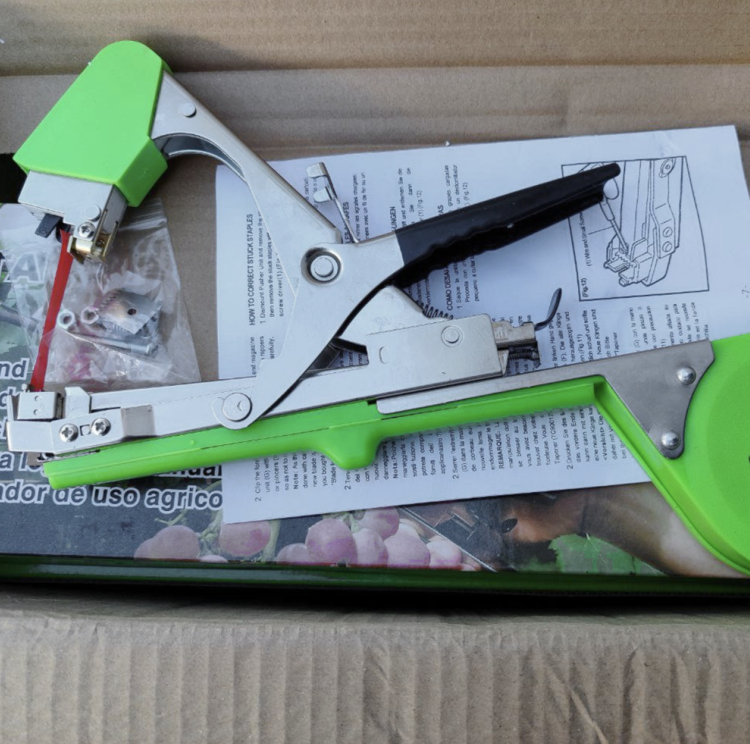 Степлер Tapetool для підв'язки садових та городніх рослин ніж/пружина/болт - фото 3