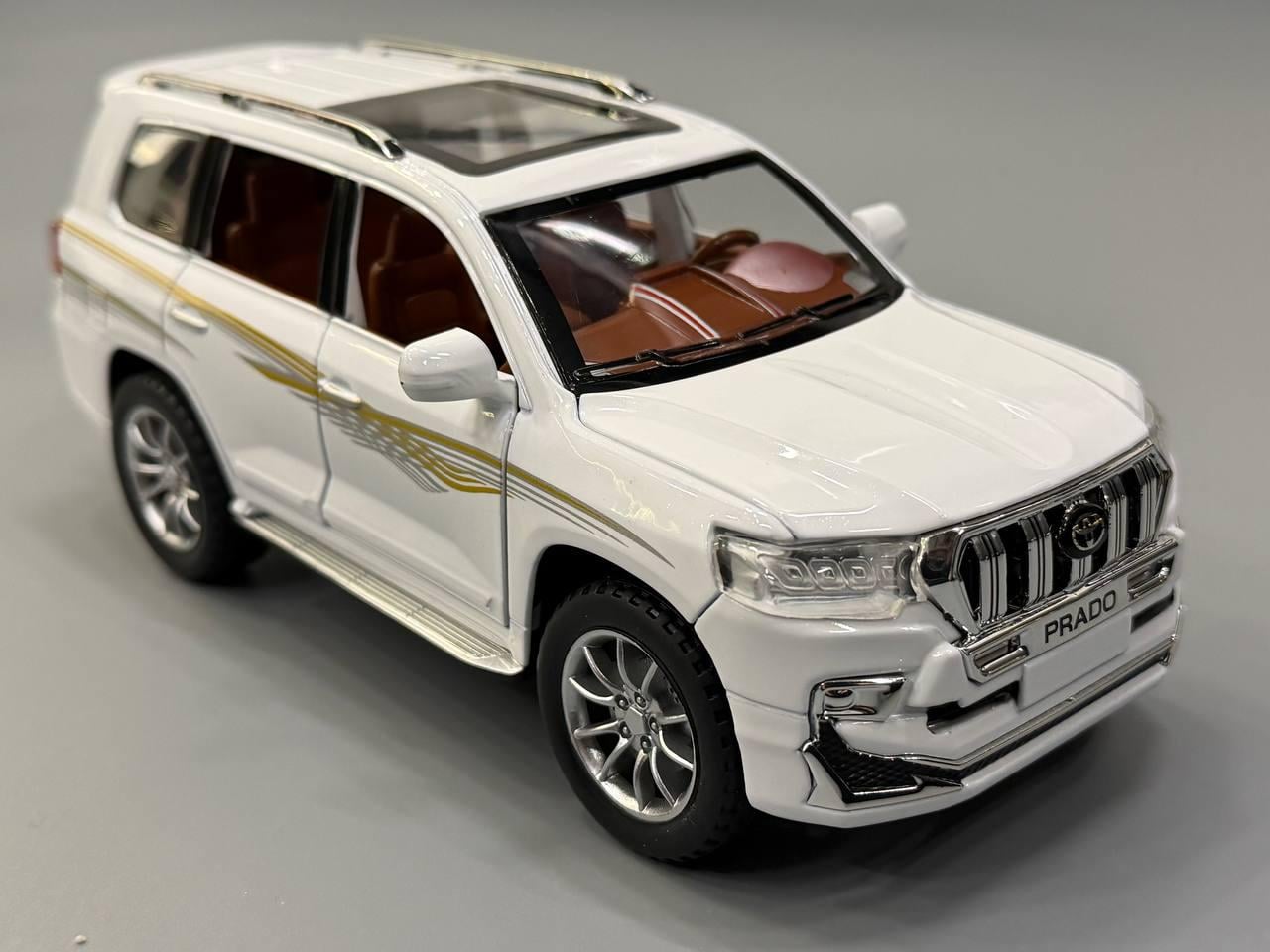 Машинка металлическая АвтоЭксперт Toyota Land Cruiser 1:24 свет/звук Белый (GT-01744)