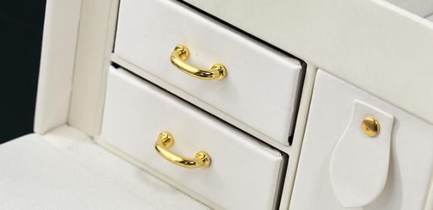 Шкатулка для украшений многоуровневая 17,5х13х14 см экокожа Золотистый/Белый (ШДД-27-2) - фото 3 Шкатулка для украшений многоуровневая 17,5х13х14 см экокожа Золотистый/Белый (ШДД-27-2) - фото 3