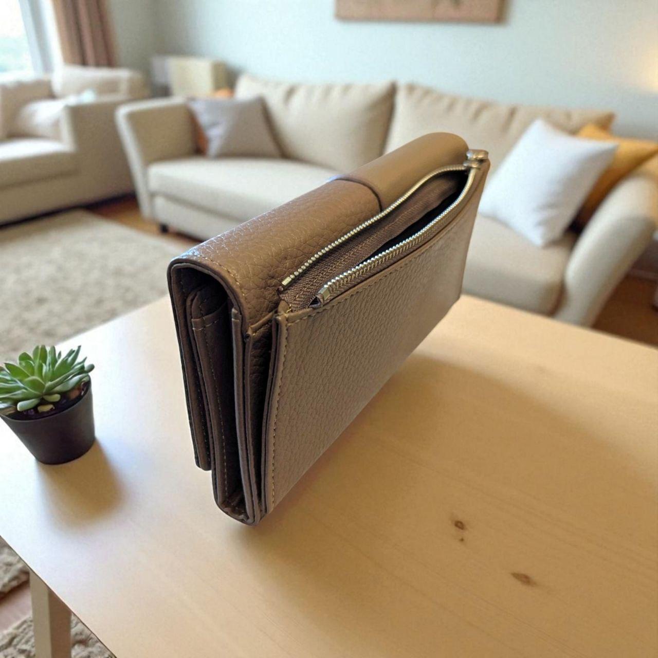 Гаманець жіночий на магніті із зовнішнім відділом для монет Saralyn 19х9,5 см Бежевий (1991А) - фото 2 Гаманець жіночий на магніті із зовнішнім відділом для монет Saralyn 19х9,5 см Бежевий (1991А) - фото 2