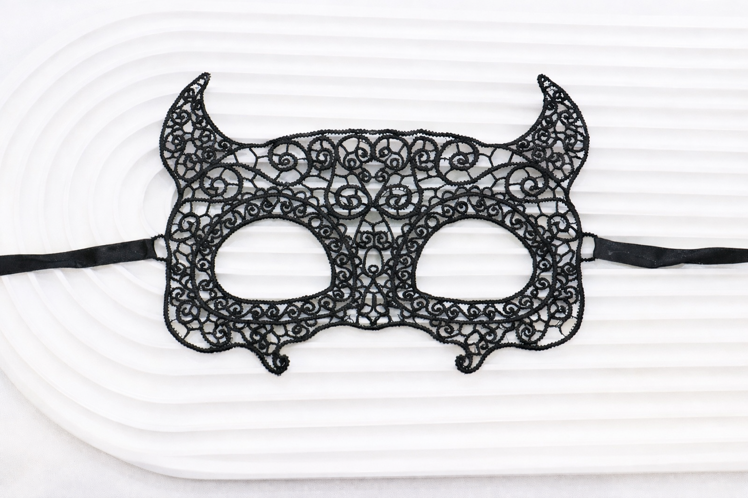 Маска карнавальная кружевная с рожками One size Черный (99784)
