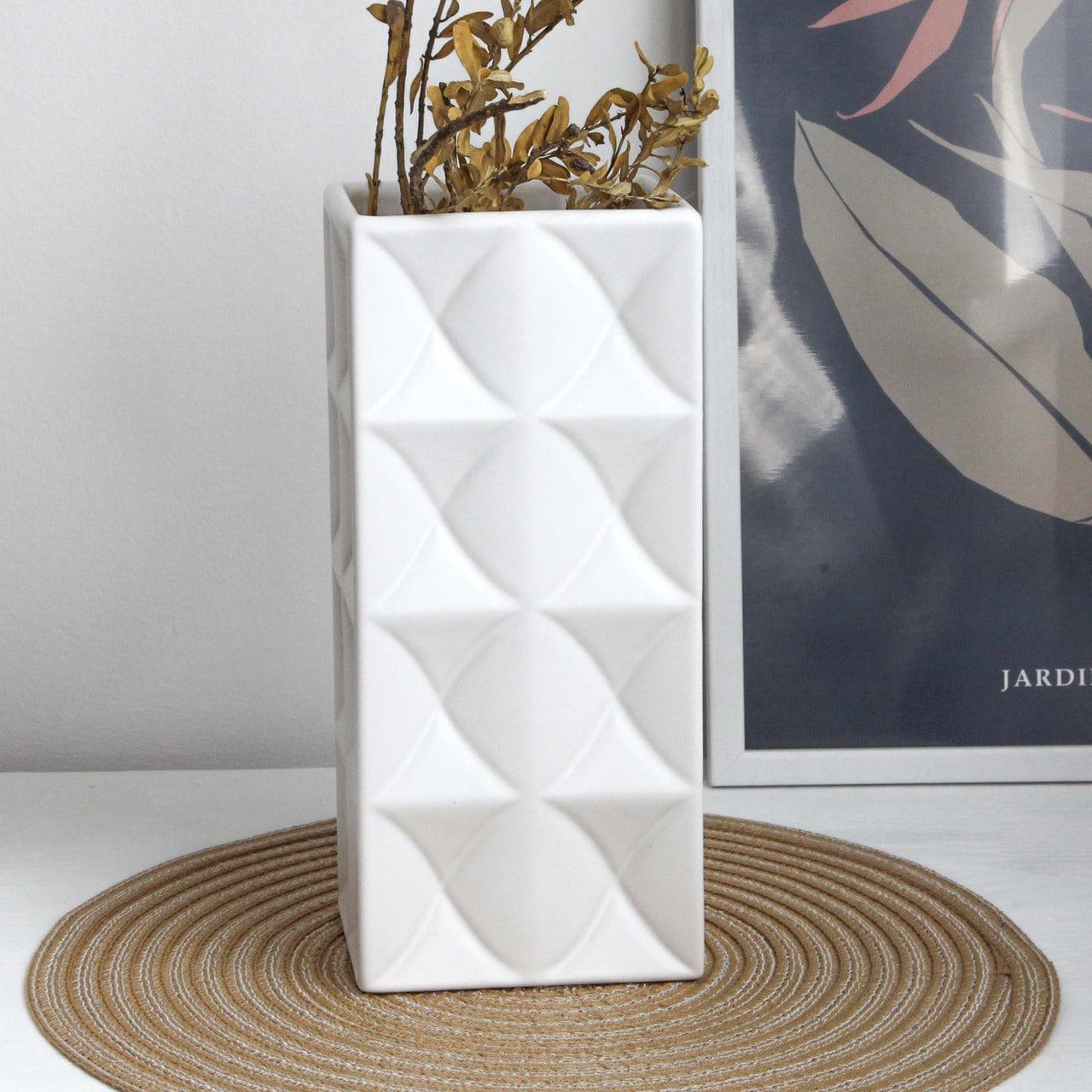 Ваза керамічна для квітів Rezon Еней 23 см Білий (2687618039) Ваза керамічна для квітів Rezon Еней 23 см Білий (2687618039)