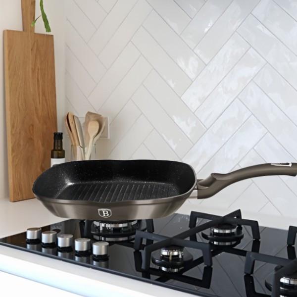 Гриль-пательня Carbon зі зручною ручкою та індукційним turbo-дном 28х28х4,1 см (1249N-BH) - фото 3 Гриль-пательня Carbon зі зручною ручкою та індукційним turbo-дном 28х28х4,1 см (1249N-BH) - фото 3