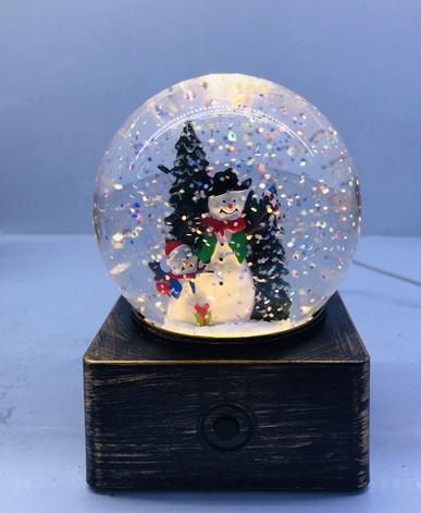Новогодний ночник со снегом Снеговик с елкой шар с подсветкой (931)
