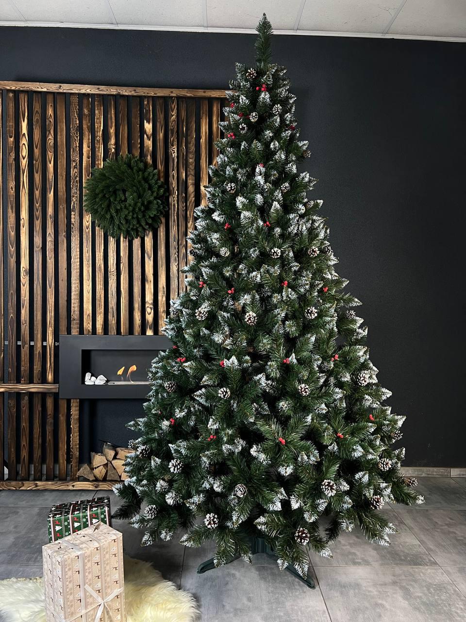 Штучна ялинка Елітна засніжена з шишками та калиною 2,5 м Зелений (YLN3188)