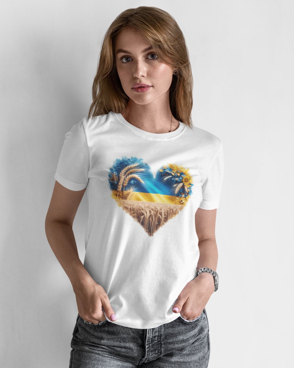 Футболка женская Mishe 21100001 патриотическая с сердцем L Белый (21100001_24)