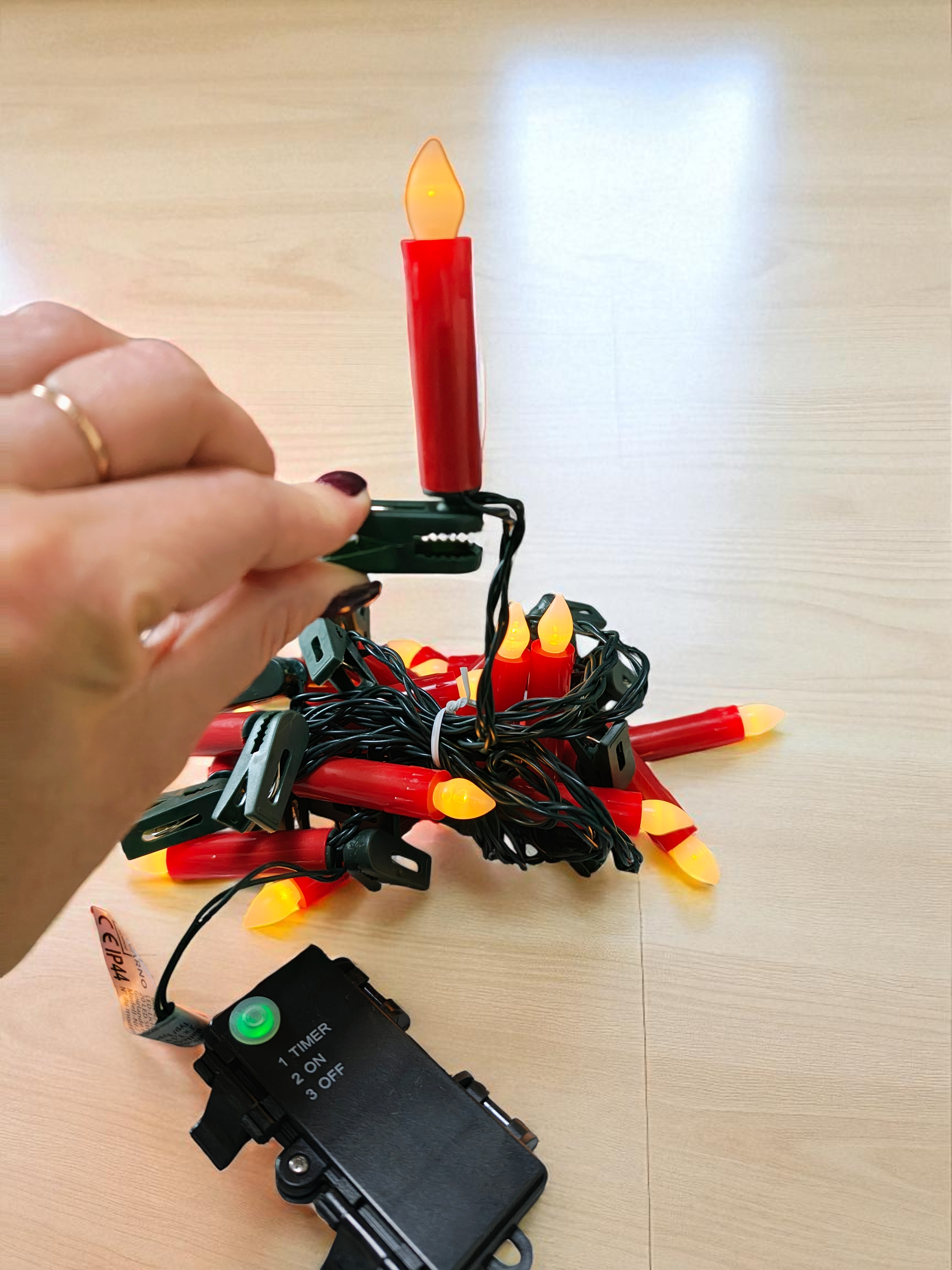 Гирлянда новогодняя Livarno Свечи на елку 20 LED на прищепках IP44 Красный (7896) - фото 5 Гирлянда новогодняя Livarno Свечи на елку 20 LED на прищепках IP44 Красный (7896) - фото 5