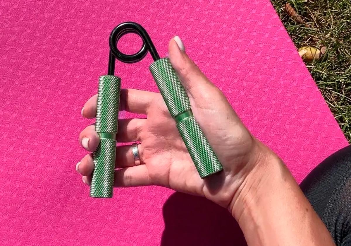 Эспандер кистевой EasyFit Hand Grip PRO 91 кг 200 lb Зеленый (EF-1902-200) - фото 5 Эспандер кистевой EasyFit Hand Grip PRO 91 кг 200 lb Зеленый (EF-1902-200) - фото 5