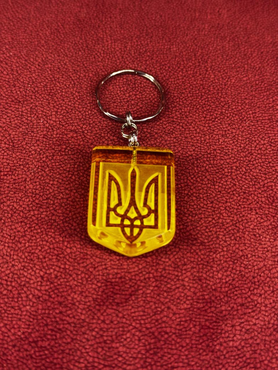 Брелок из янтаря трезубец 36/26 мм (к-239)